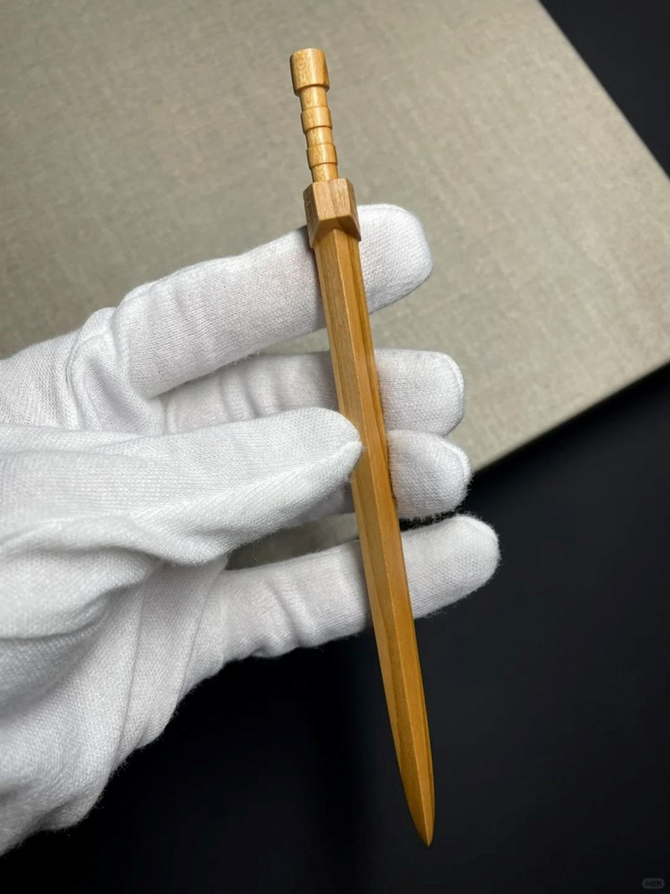 桃木剑图片 桃木剑是道教的一种法器,在中国传统习俗中也被认为有镇宅