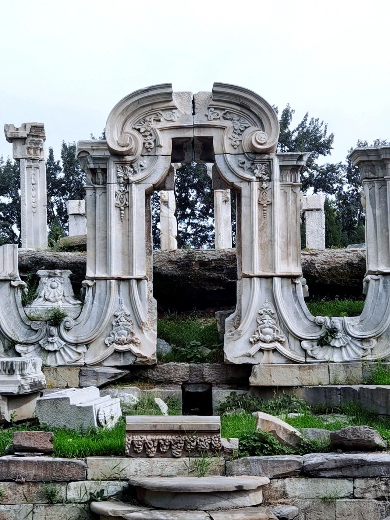 圆明园西洋楼遗址公园 长春园北部仿建有一区欧式园林,俗称"西洋楼".