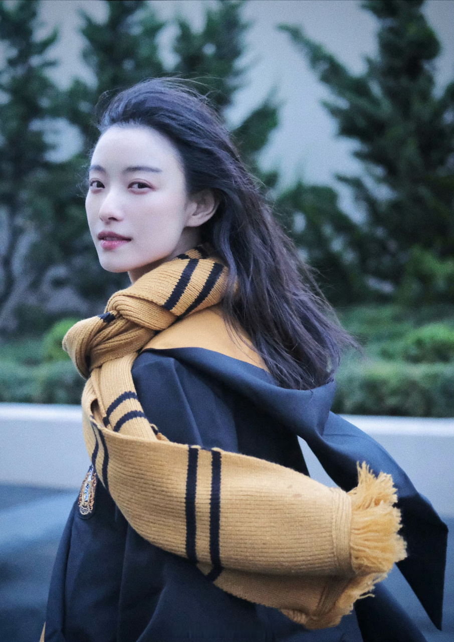 倪妮游玩环球影城plog##倪妮# 环球影城游客照,无论是随拍或路人着哪