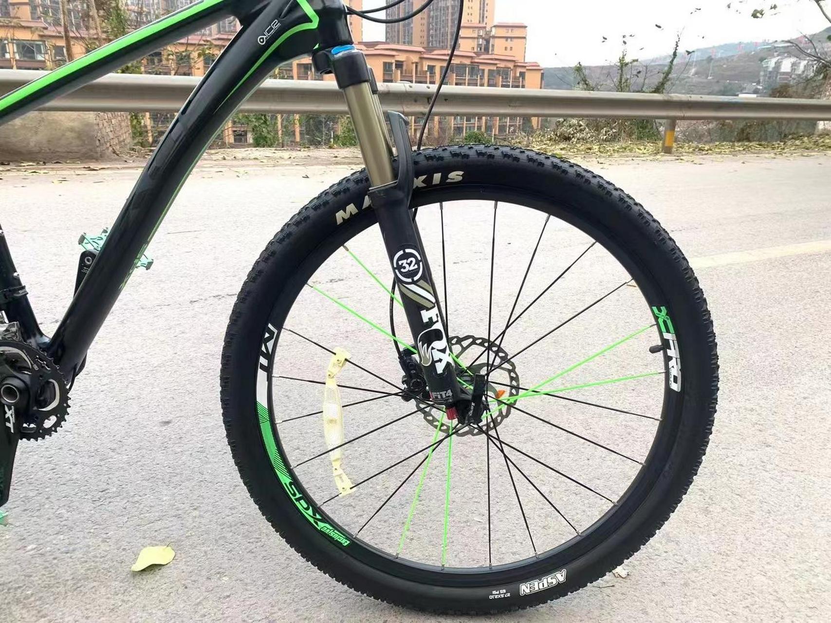 喜德盛山霸mt3,30速油碟刹,xt变速deore油碟刹,fox气压前叉,17车架27.