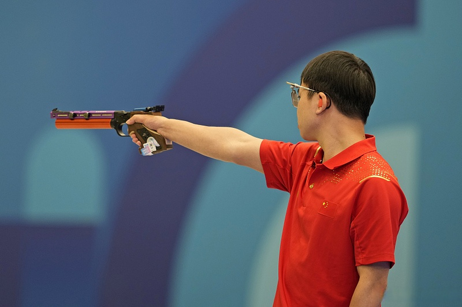 北京时间7月28日下午进行的巴黎奥运会射击男子10米气手枪决赛中,24岁