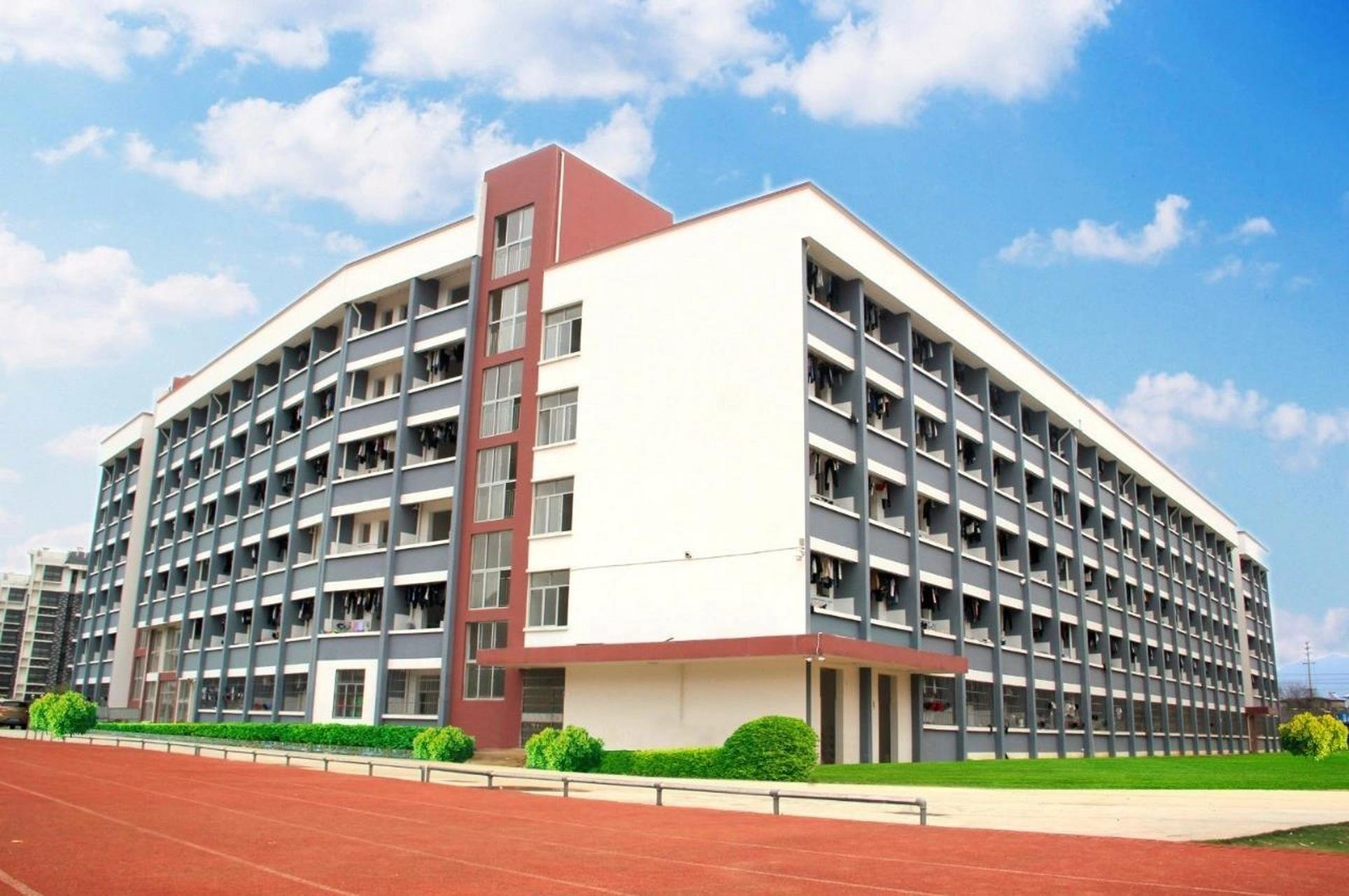 广西国际商务职业技术学院 我会从四个方面介绍我们的学校首先是专业