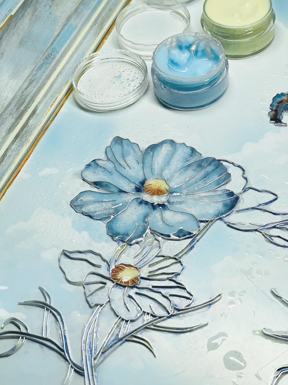 「掐丝珐琅画」点蓝真的超级治愈～这次掐银丝 一个玩软陶黏土的,突然