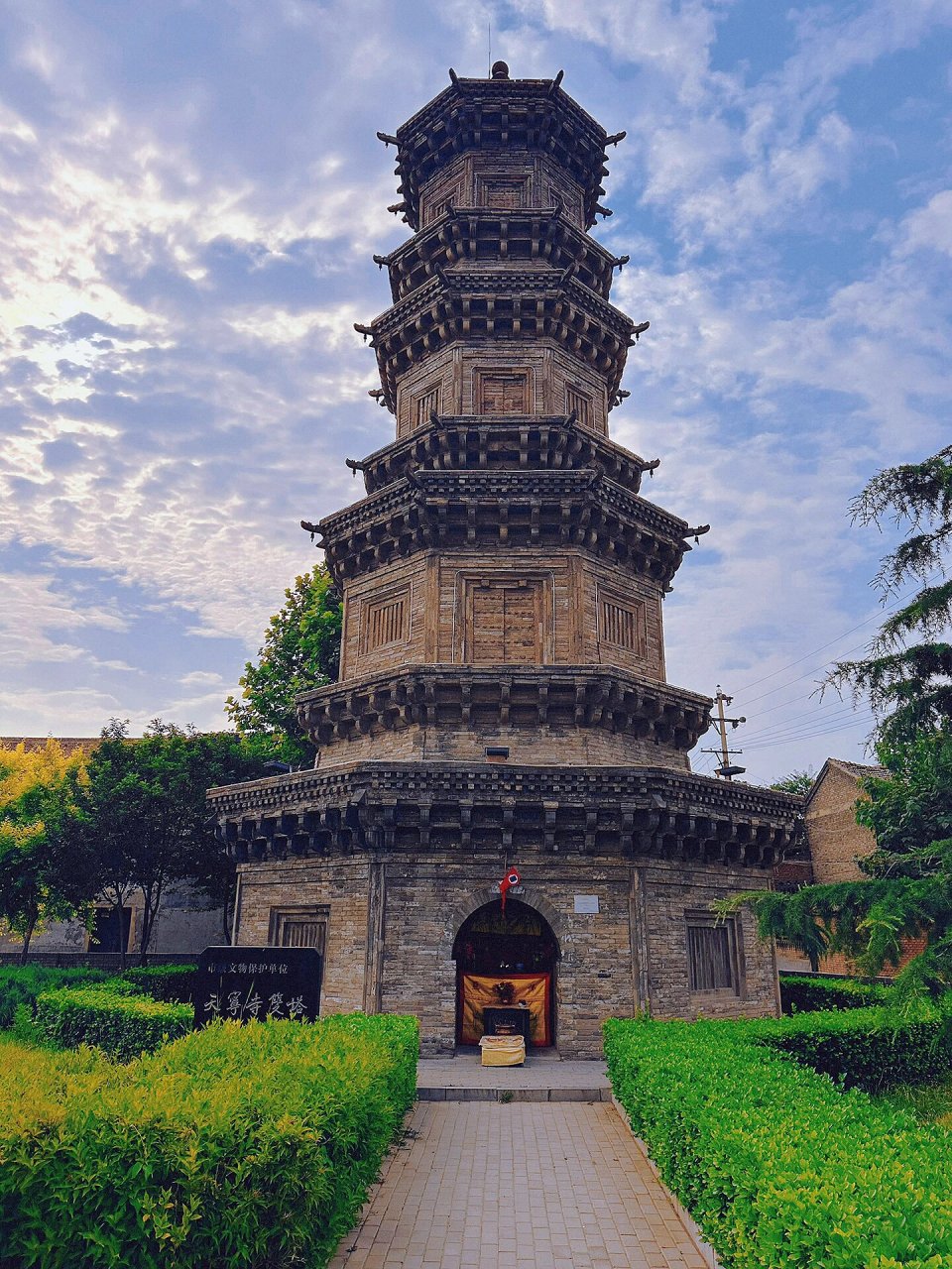 平定天宁寺双塔|出土舍利子最多的双古塔  塔为楼阁式,平面八角形,高
