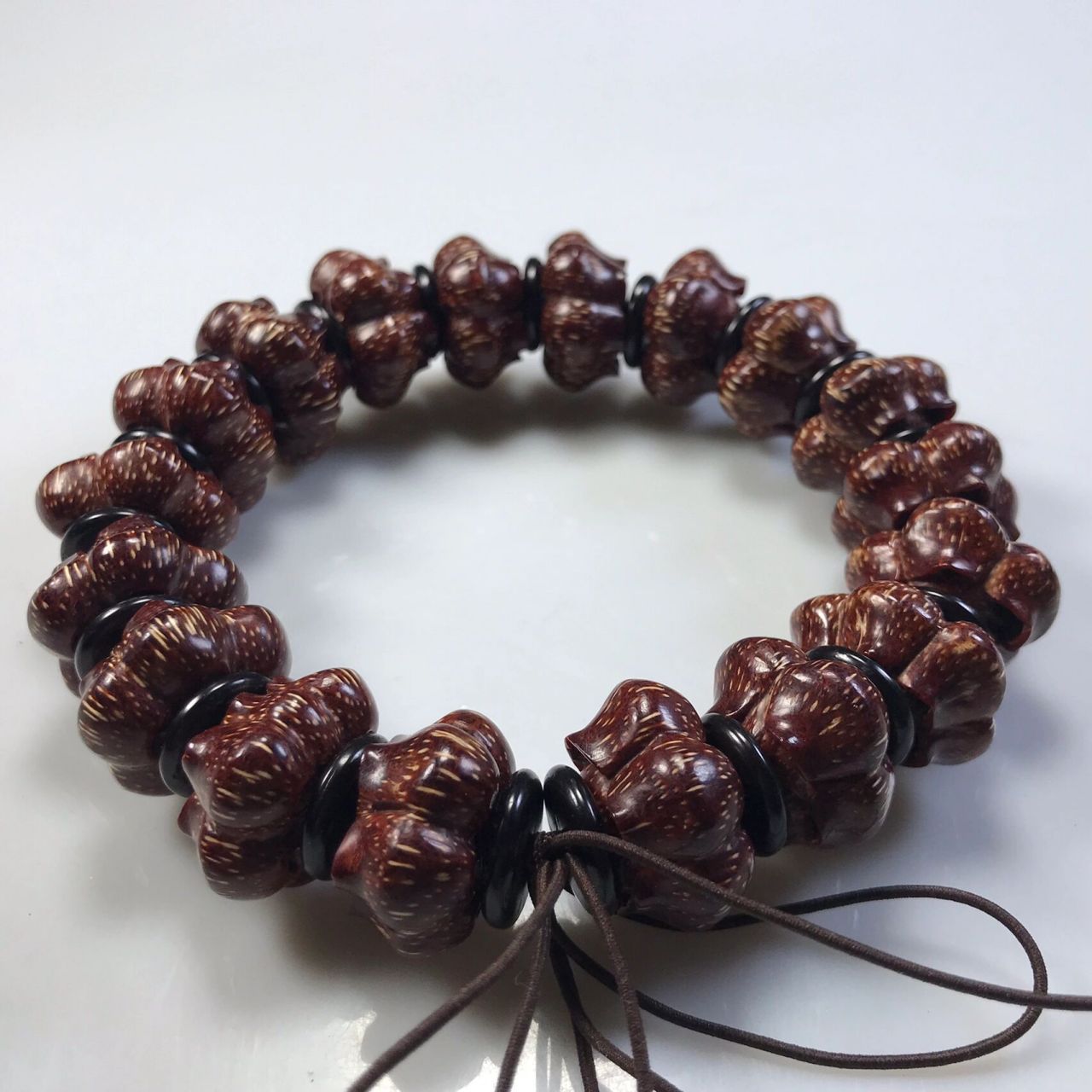 海南滴血莲花镂空工艺佛珠手链念珠 鸡血红品质,盘玩出来枣红色,精工