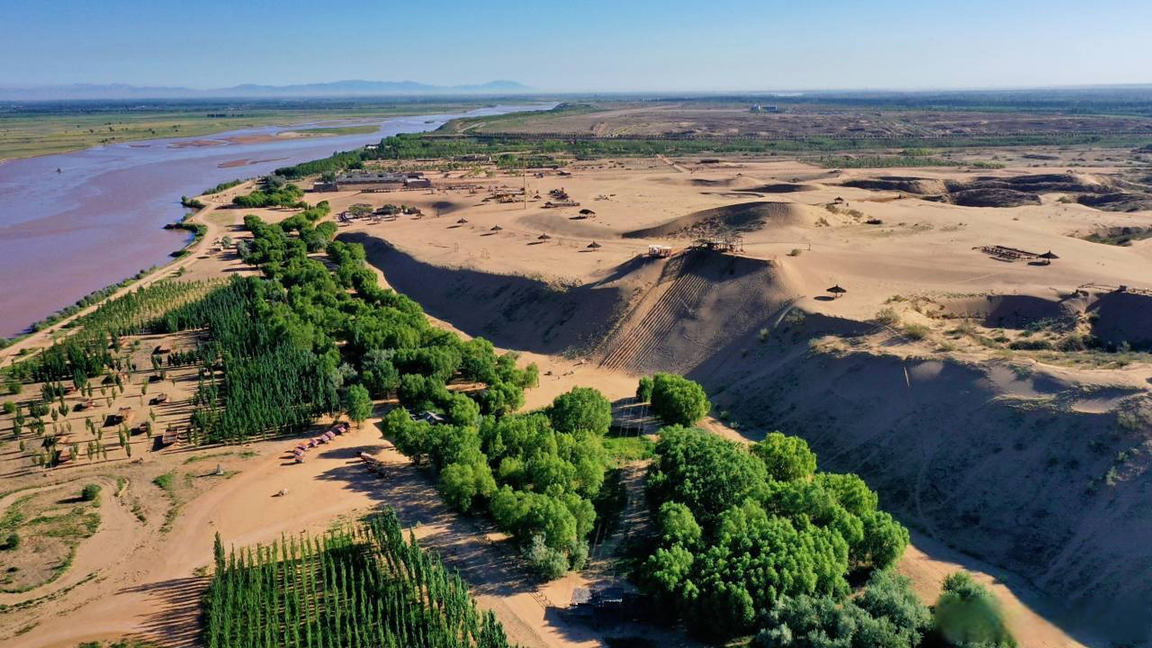 【大漠风光 黄河古韵】7月17日,俯瞰黄沙古渡国家湿地公园,大漠风光