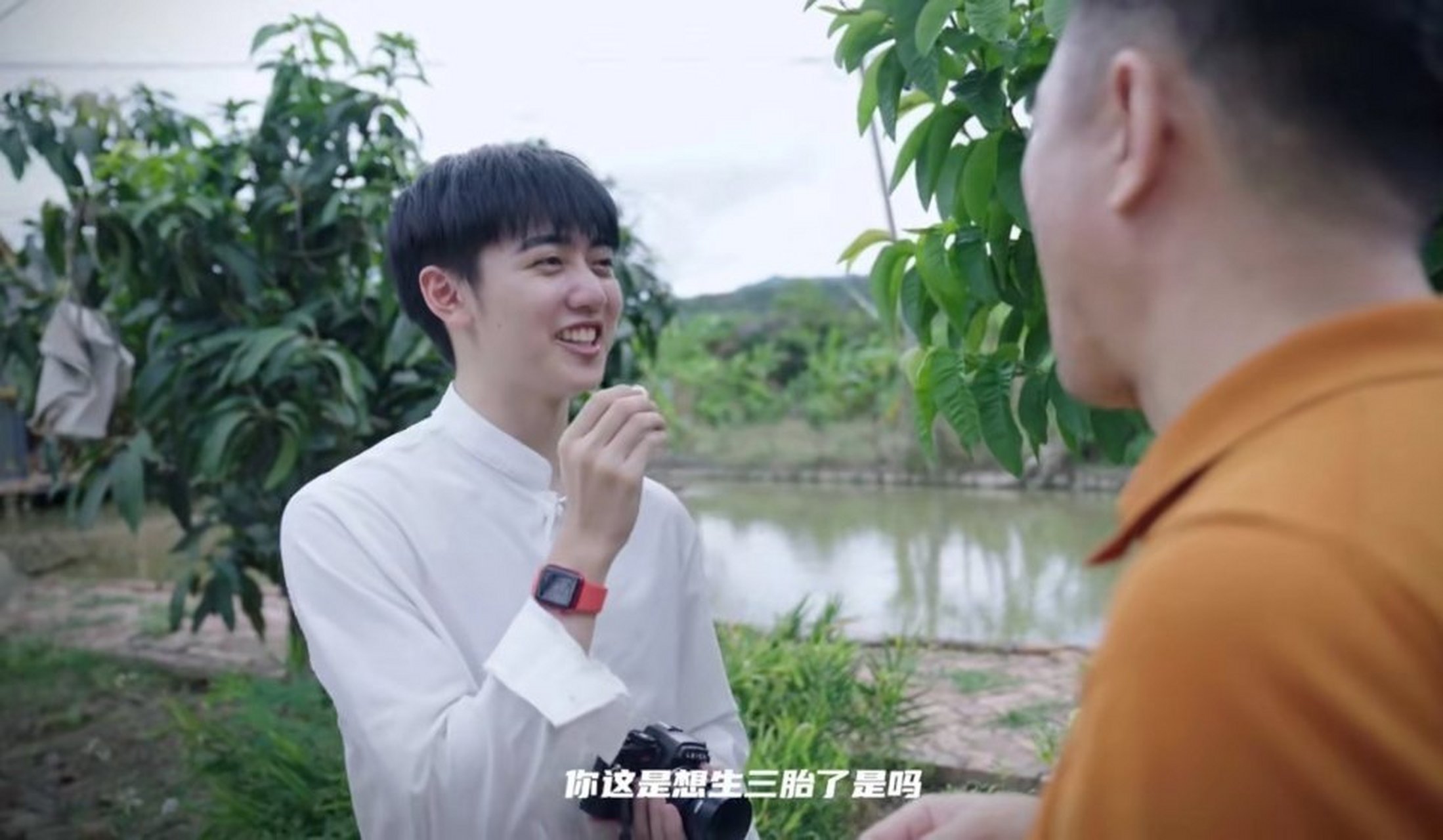 哈哈,焉栩嘉(生无可恋表情):"是想要三胎了吗,知道什么是亲爹了吗"[笑