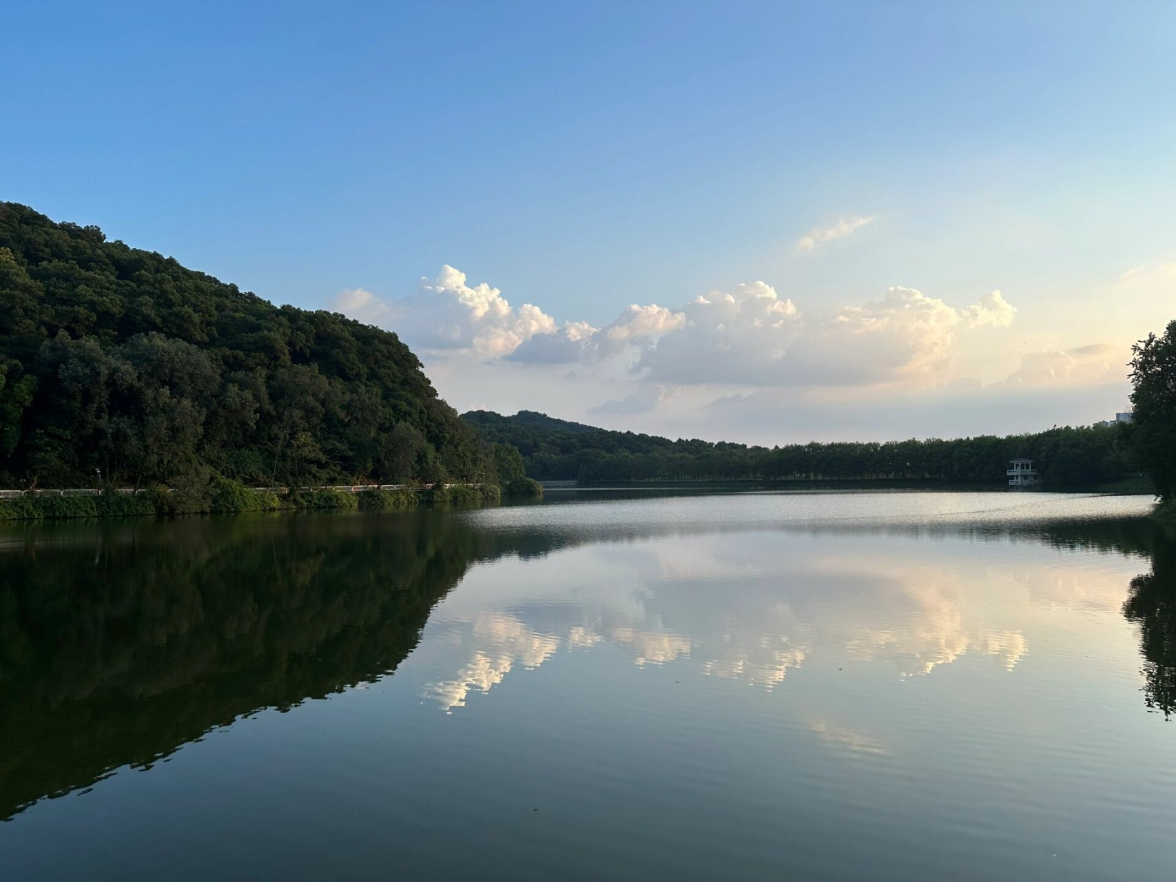 十一打卡白云区大金钟水库 白云区大金钟水库,位于白云山西门附近