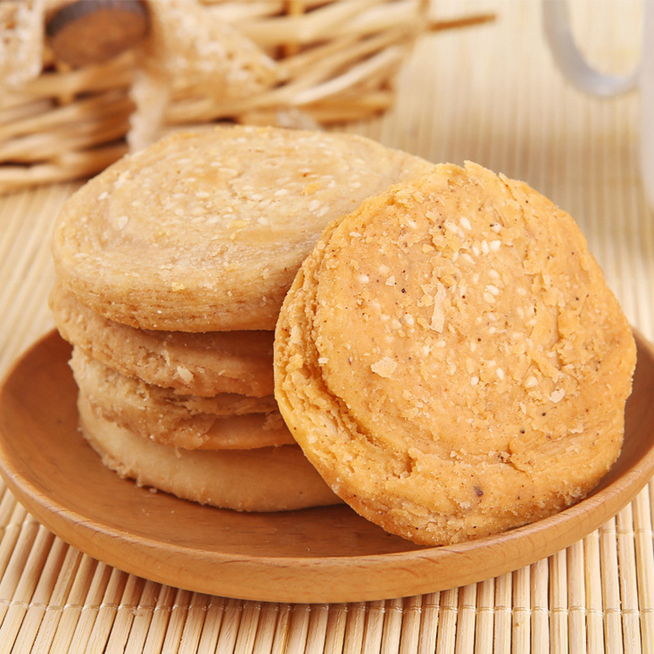 绵阳本地特色小吃"梓潼酥饼" 梓潼酥饼又叫"薄脆子".