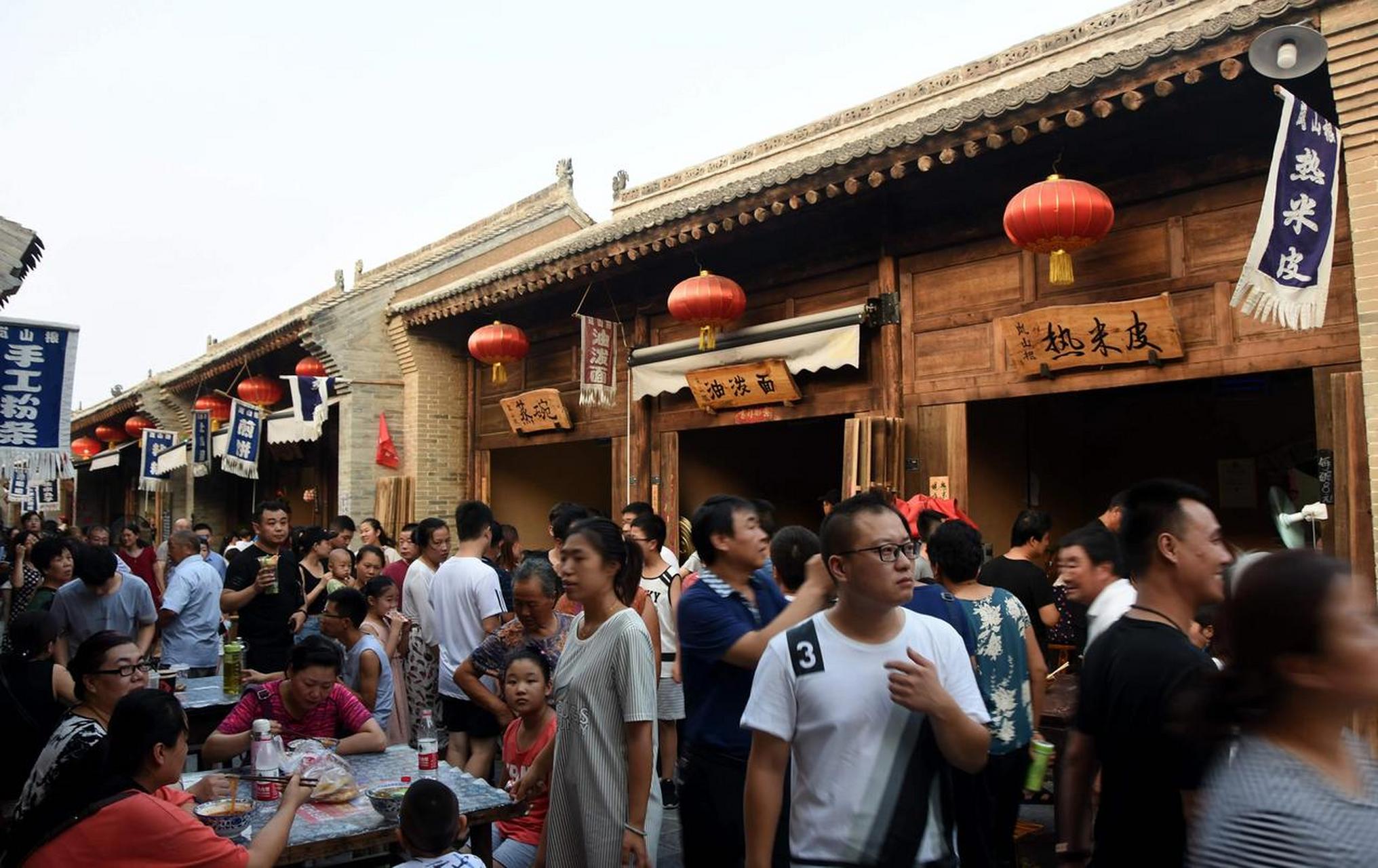 周末去哪儿玩 请到岚山根袁家村来,袁家村在运城市盐湖区东郭镇,那里