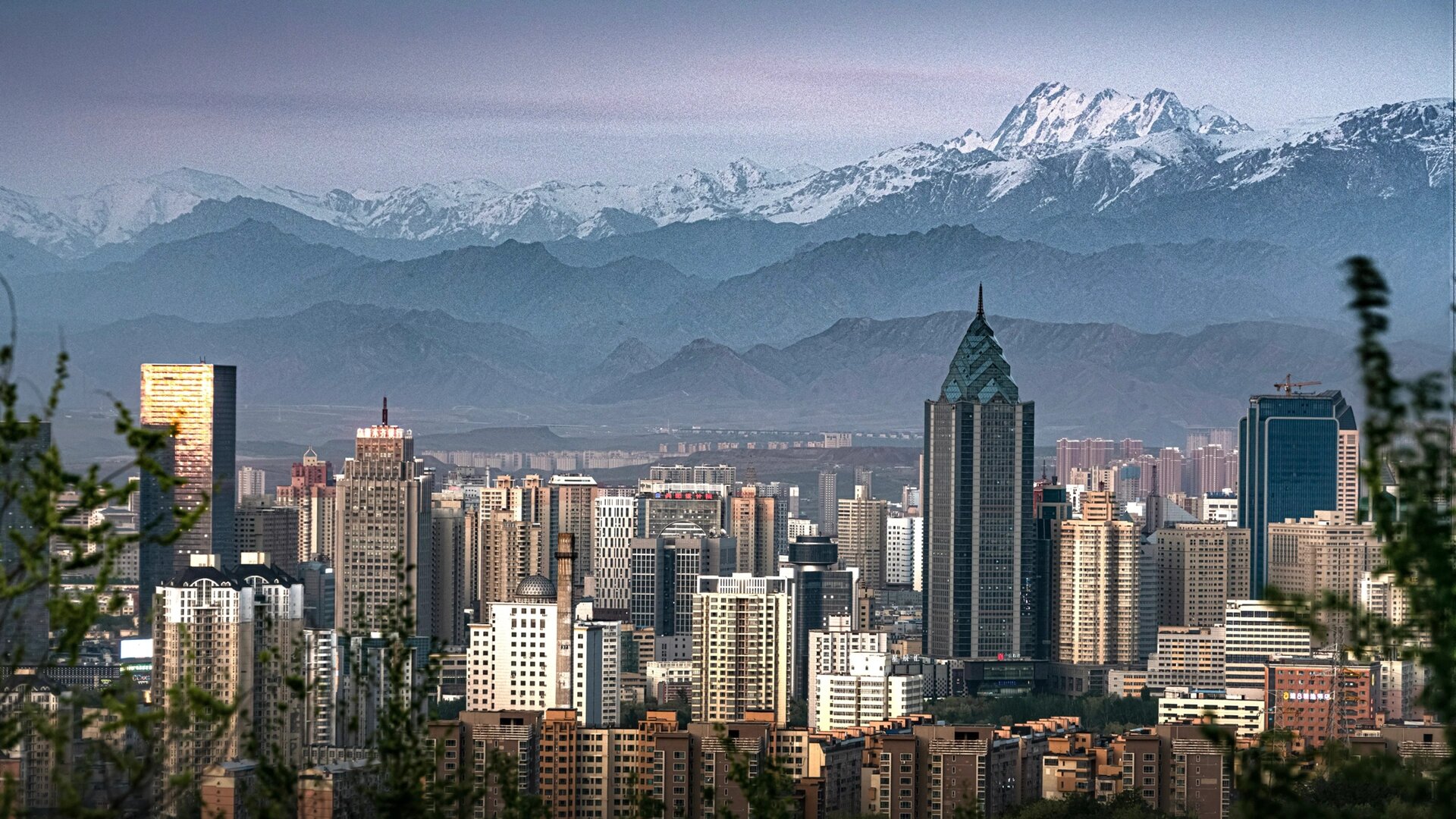 乌鲁木齐,一座能看见雪山的城市