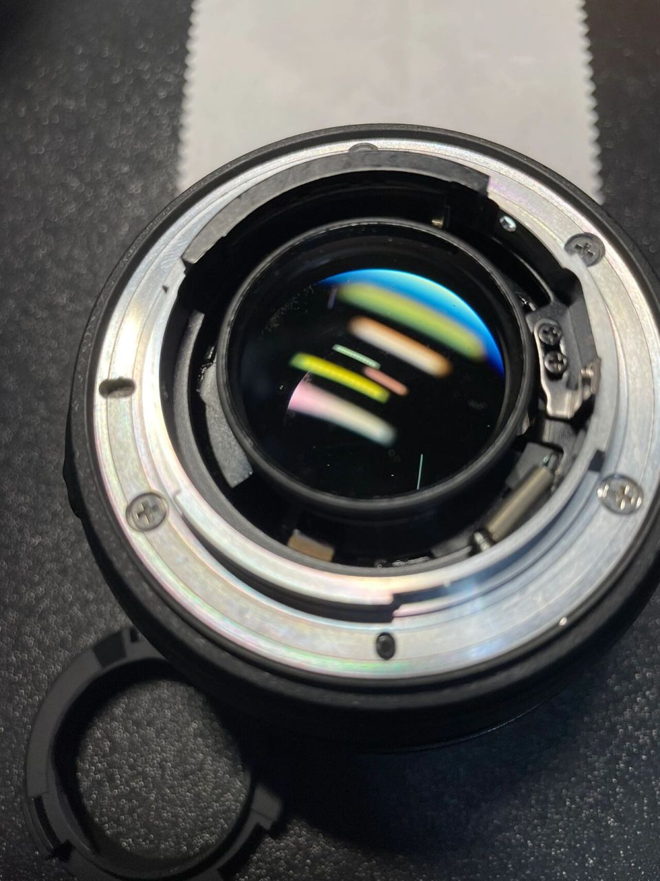 这支镜头本人自己改了屁股 近距离拍摄可当全画幅用,从b站学的,操作的