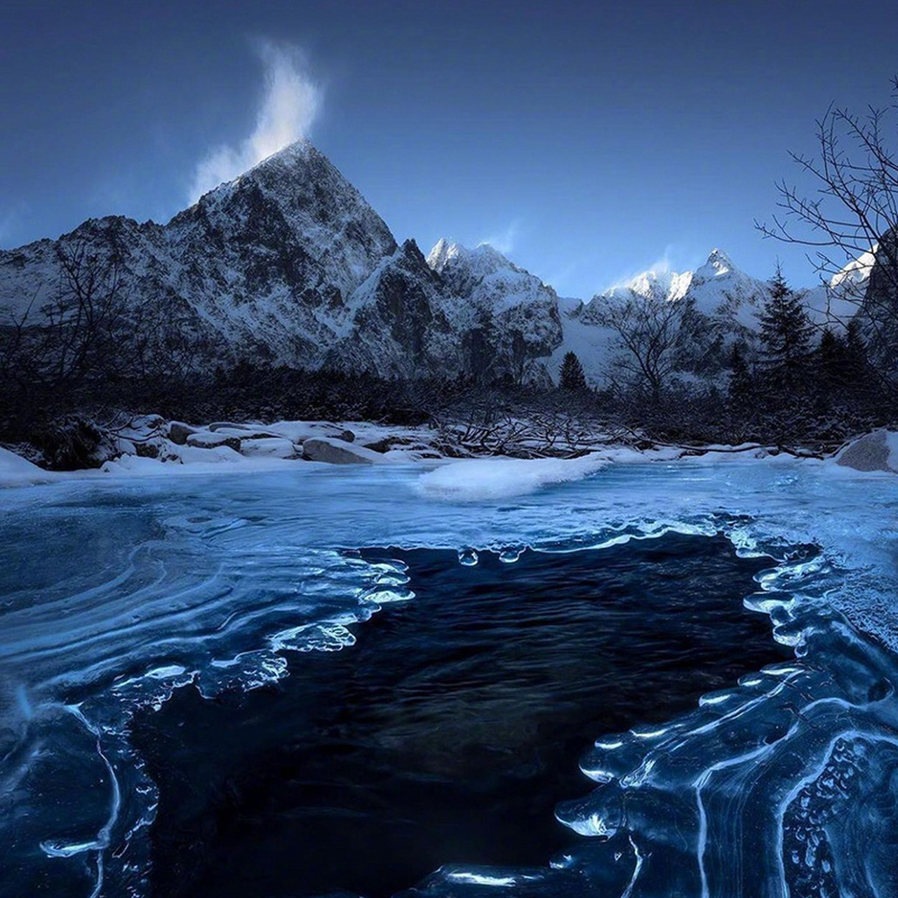 深蓝色的世界#图片分享# #旅行摄影#   (via.ins.luminar_global)