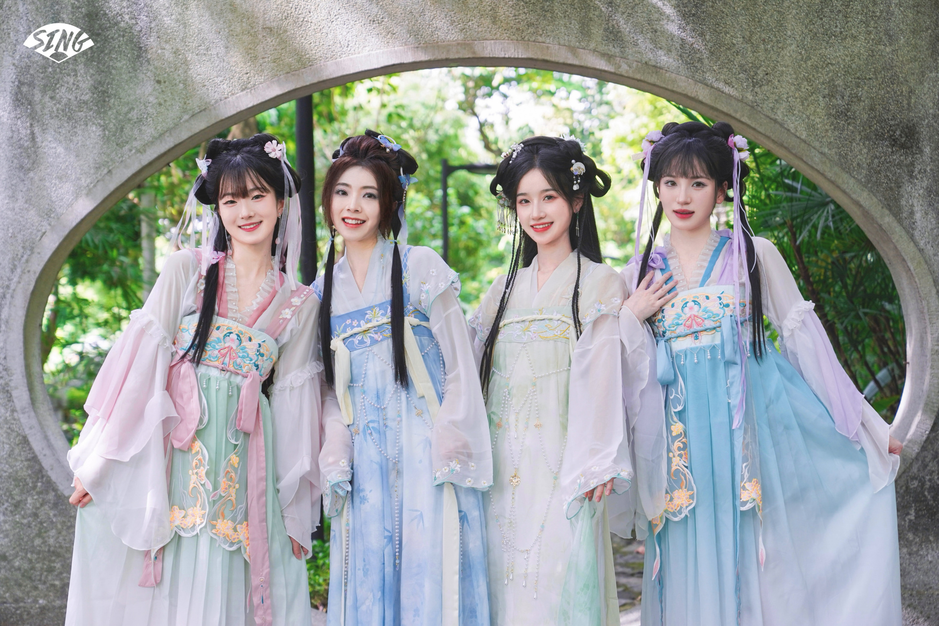 sing女团乘凉# 莺歌燕舞人陶醉,树下乘凉自在吟99 许诗茵,宗思雨