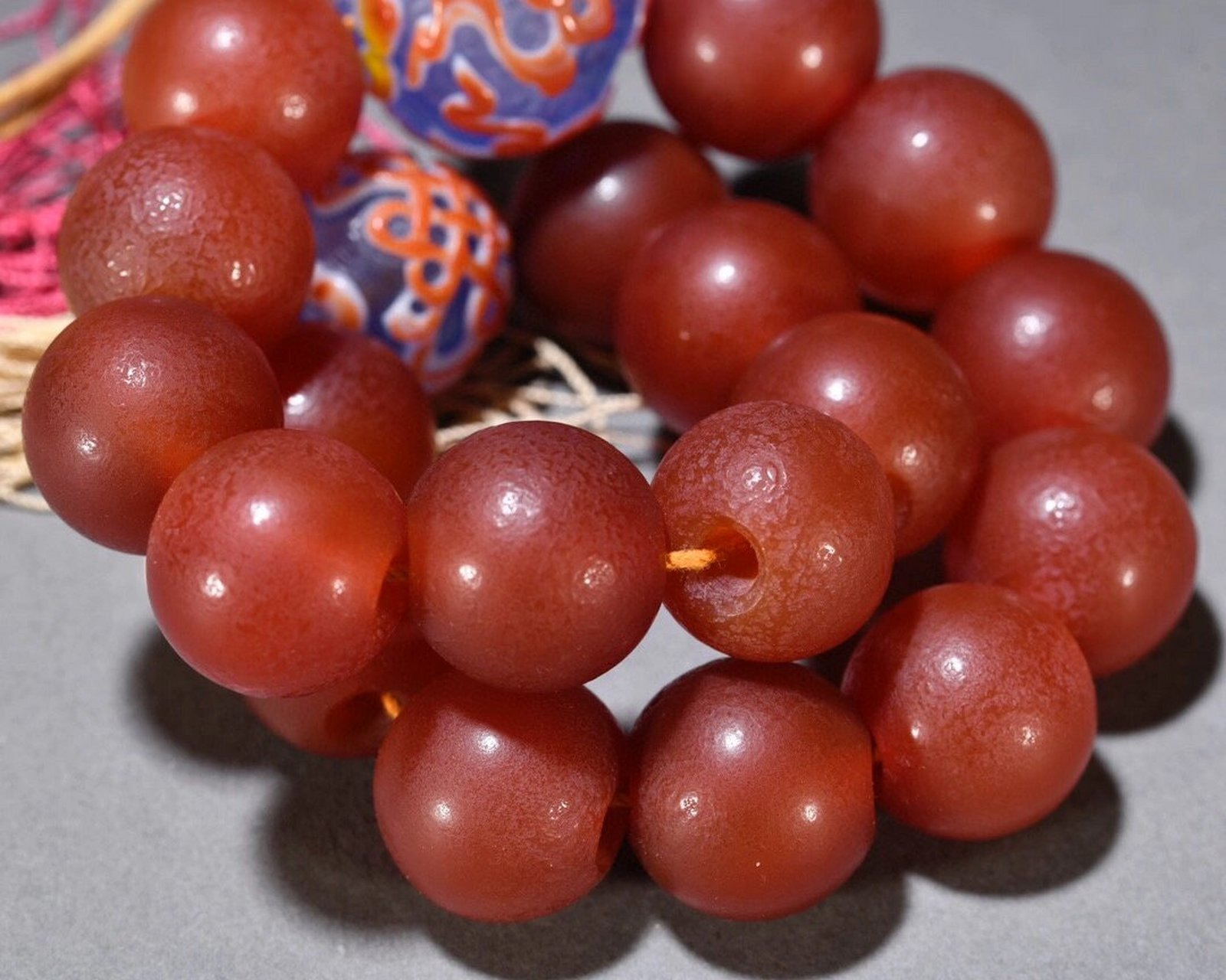 清代 老南红玛瑙圆珠十八子手持 规格:珠径2cm重199g