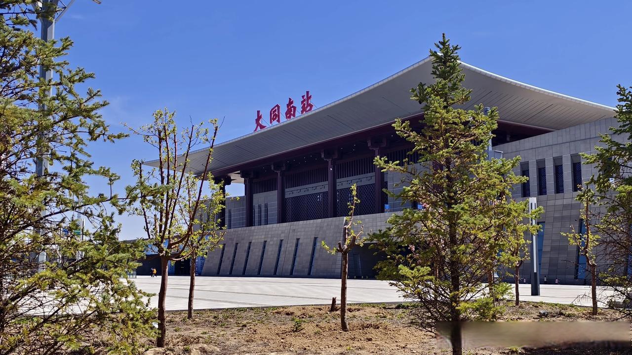 为什么山西大同这边很多小区住宅旁边保留着这些土堆呢,看着一点也不