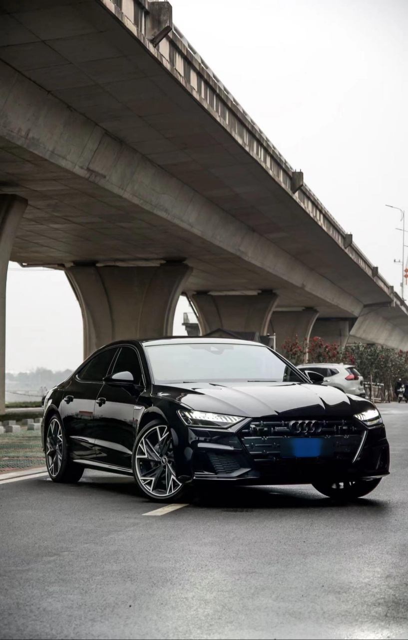 600万大洋的奥迪车友聚会,每一辆都拍出了最帅的那一面.