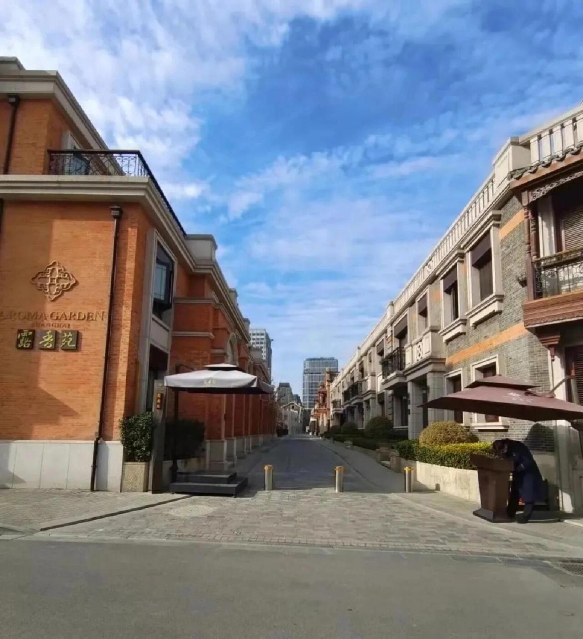 二期地块西邻露香园一期,02东临546,547地块,福佑地块,北侧是10/14