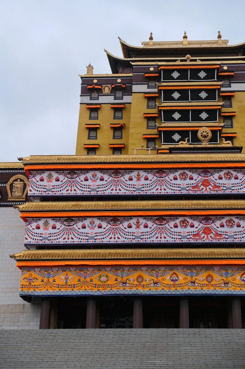 各莫寺 早晨阿坝还在下雨,天气依旧是湿冷的.