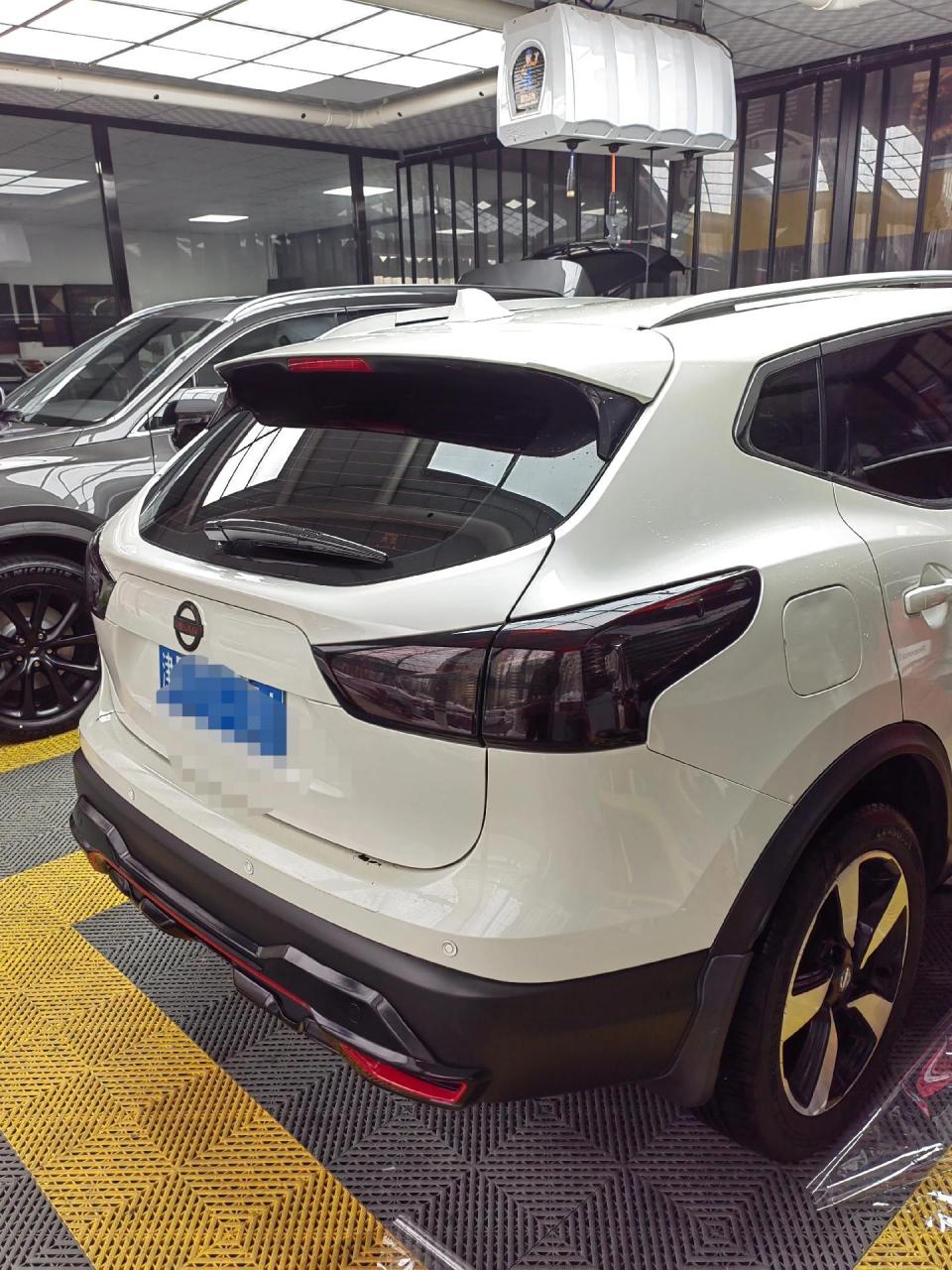 逍客改色白变水晶装甲绿