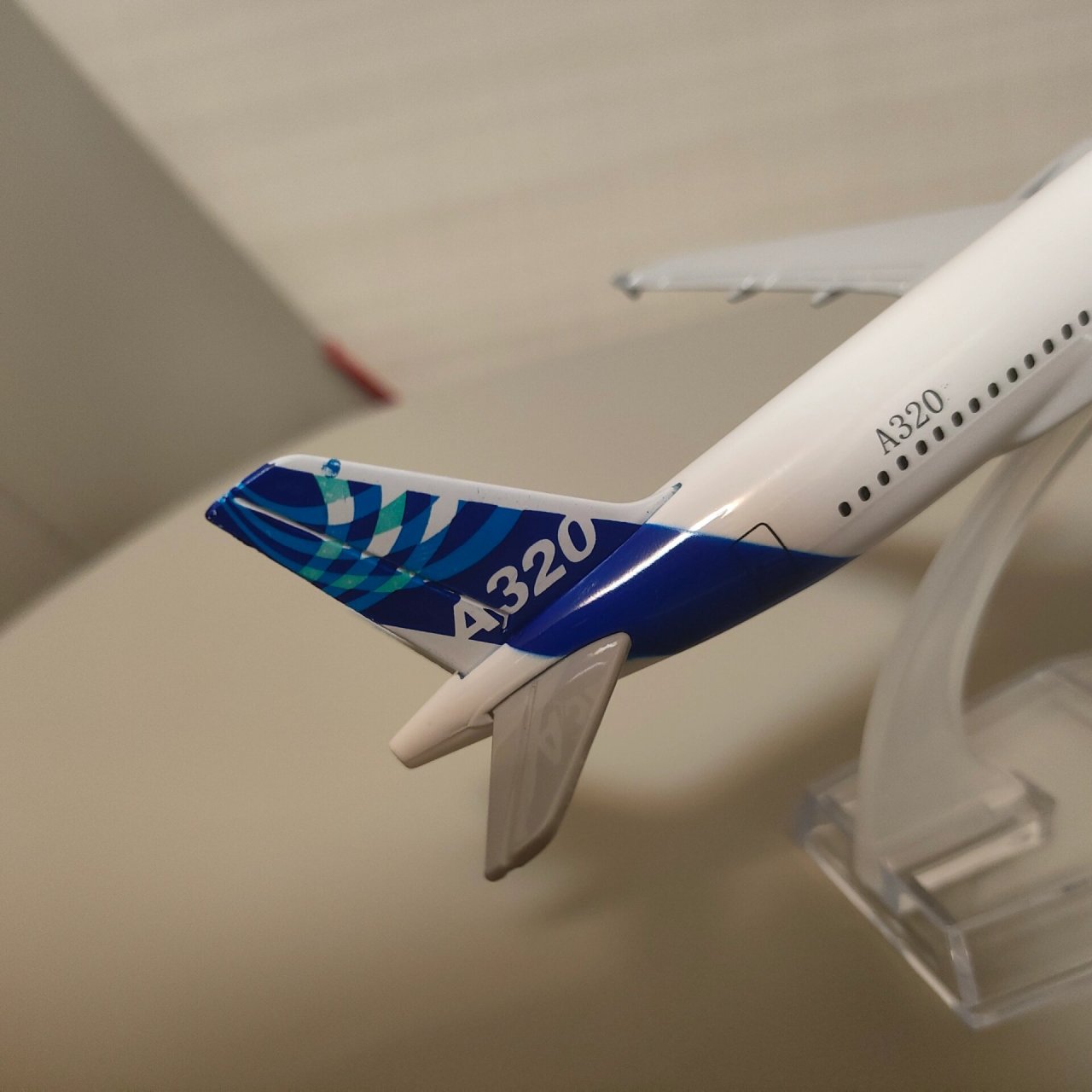 去哪儿320飞机模型 涂装一般,胜在重量实在,全新的,30r包邮出,可走