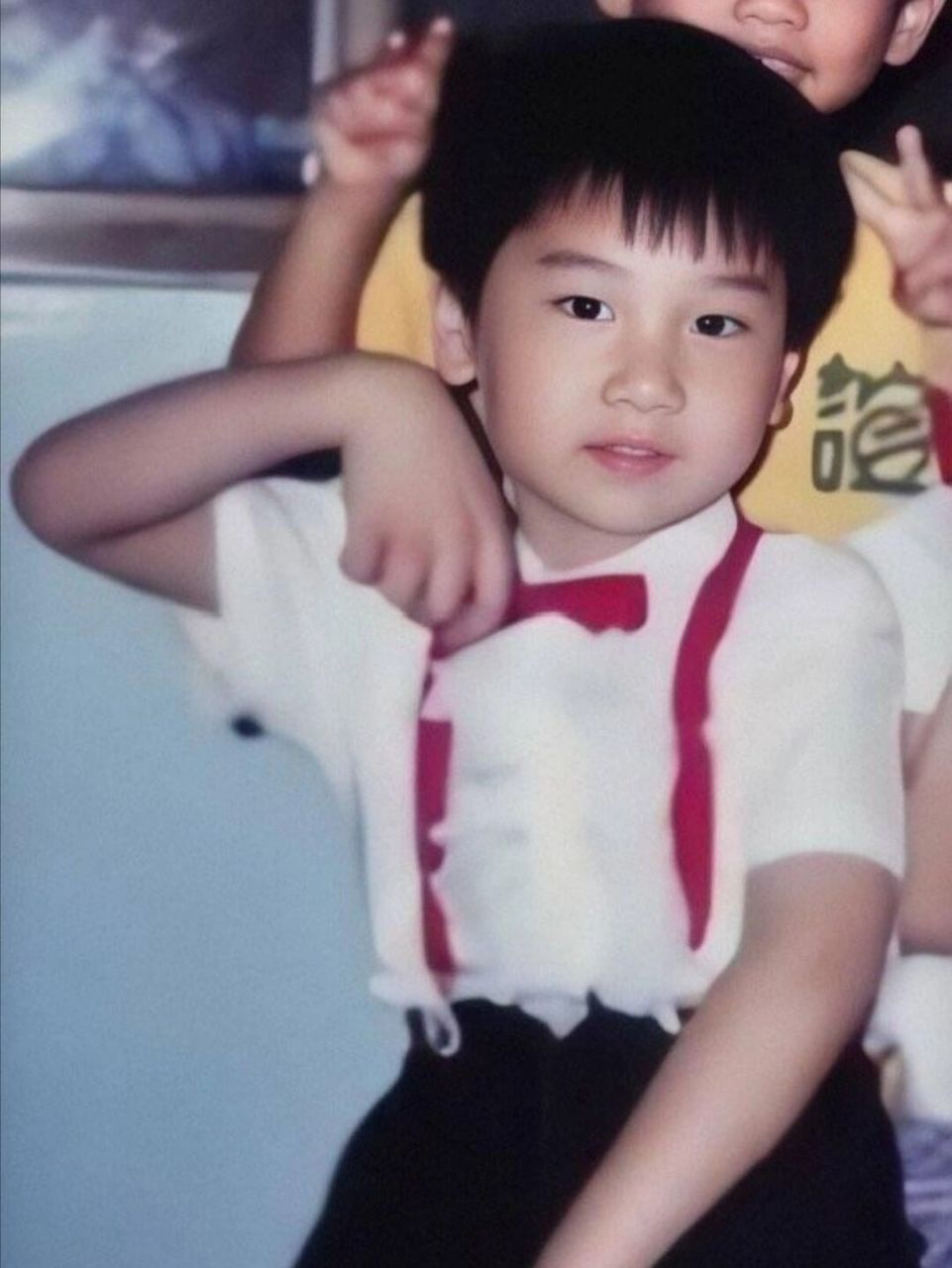 小时候的又廷好可爱,胖嘟嘟的.#赵又廷