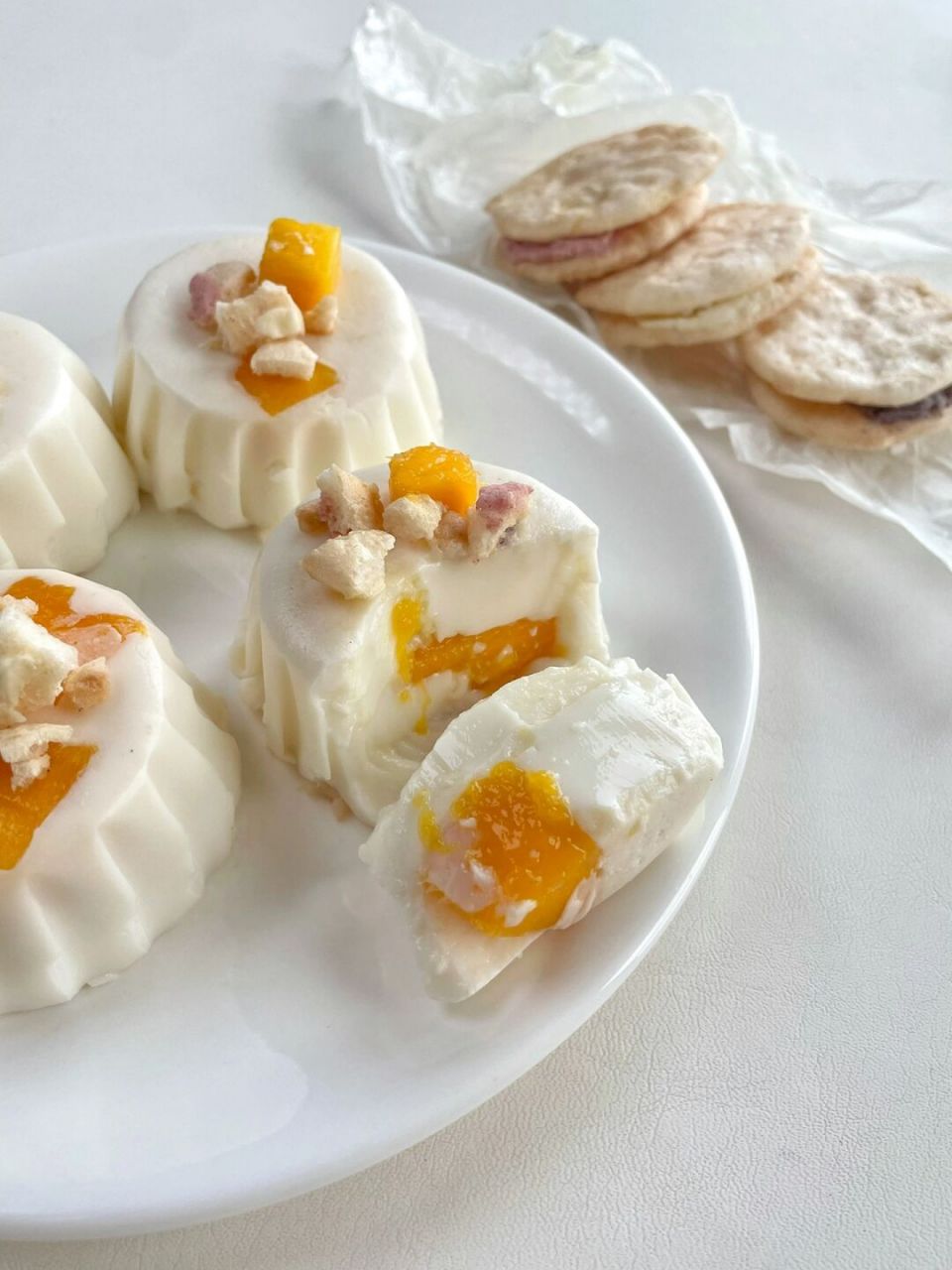 冰冰凉,入口即化[舔屏] 芒果的香甜混合着奶香,还有米饼的香脆!