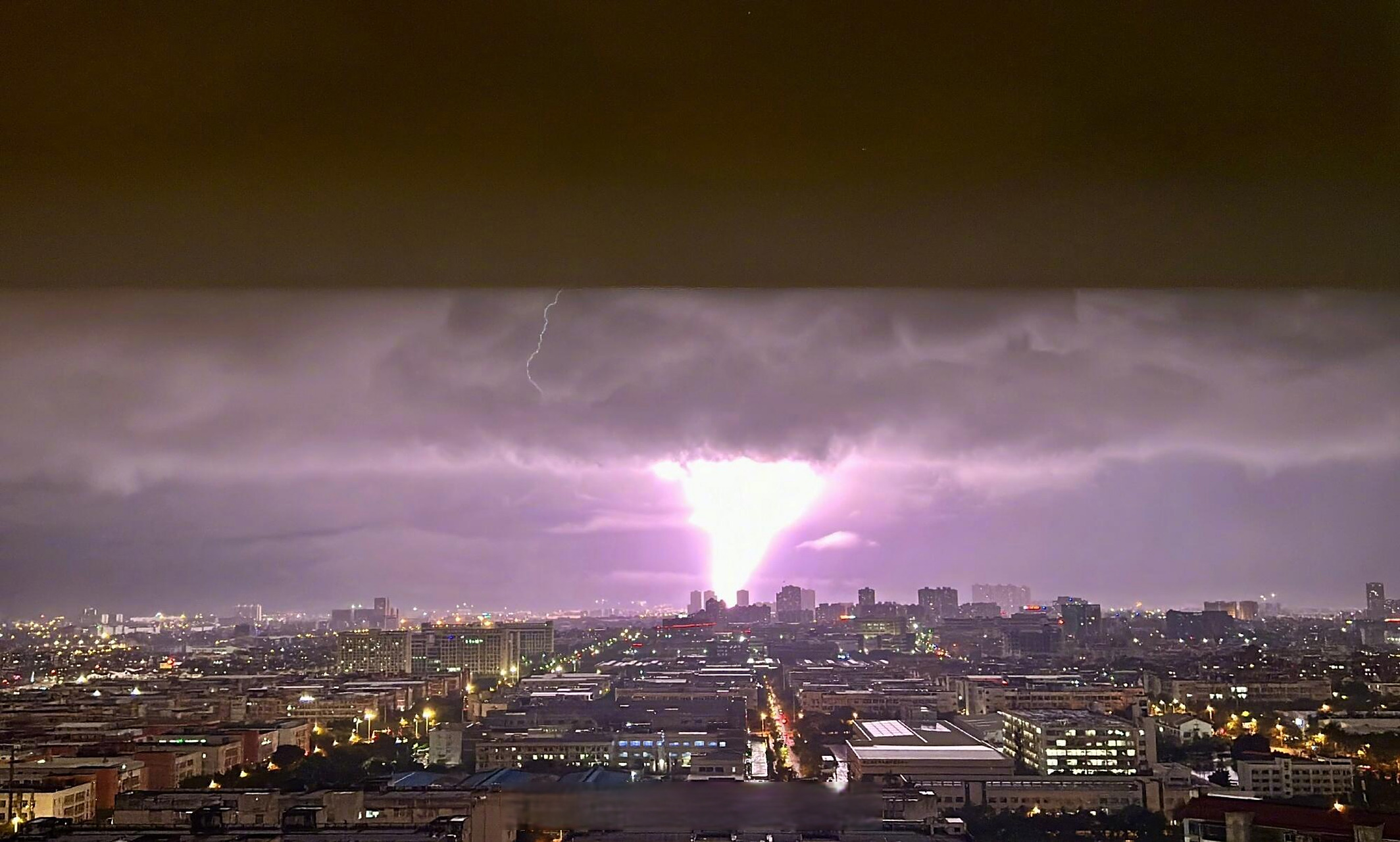 63万次闪电,其中厦门有4091次,几乎都集中在过去3小时内.