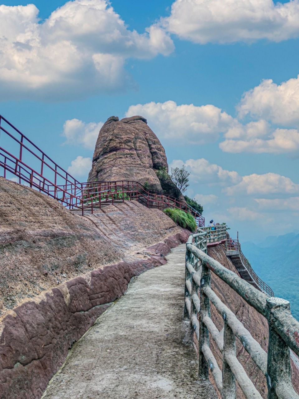 江西·上饶|龟峰:一峰多景,无峰不成景 位于江西上饶弋阳县的龟峰景区
