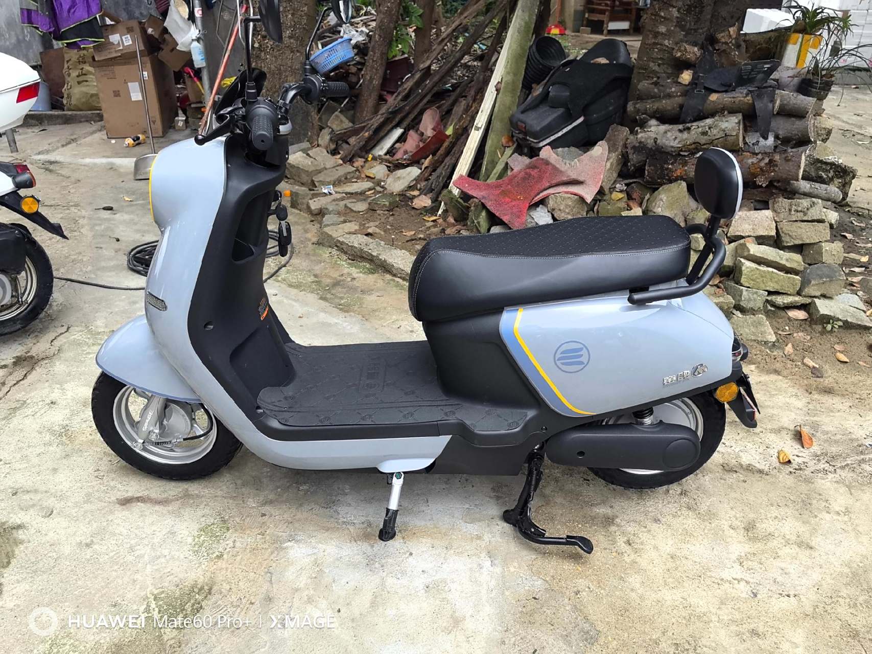 赛鸽电动车,60v20a,全新车店里卖2688元,客户花呗套现买的车,全新车0