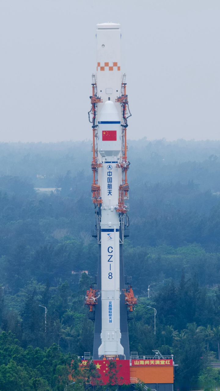 不知不觉,光杆大头长征八号遥二新型号火箭已经推出来上架了,嗯,后天