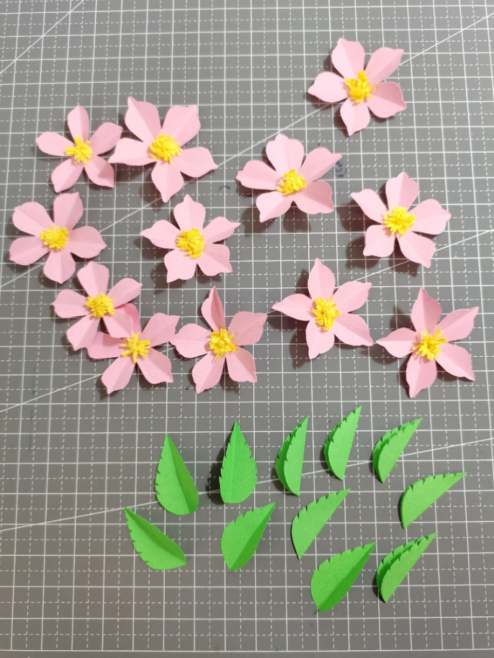 花儿朵朵开~手工剪纸,春天的小花花 (2961 . 6129)