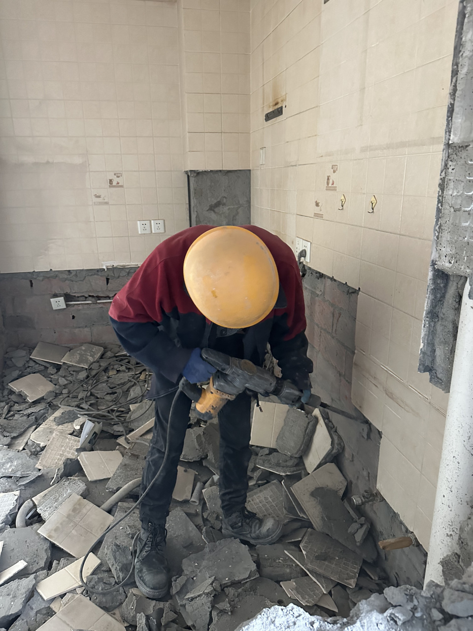 旧房翻新,拆除墙地砖需要怎么做?