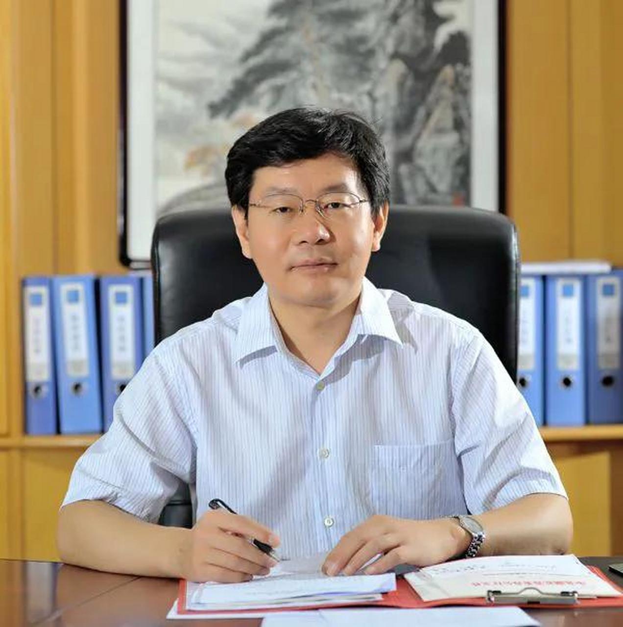 2017年,武汉税务局长罗涛被查,家中大保险柜无锁孔可开.