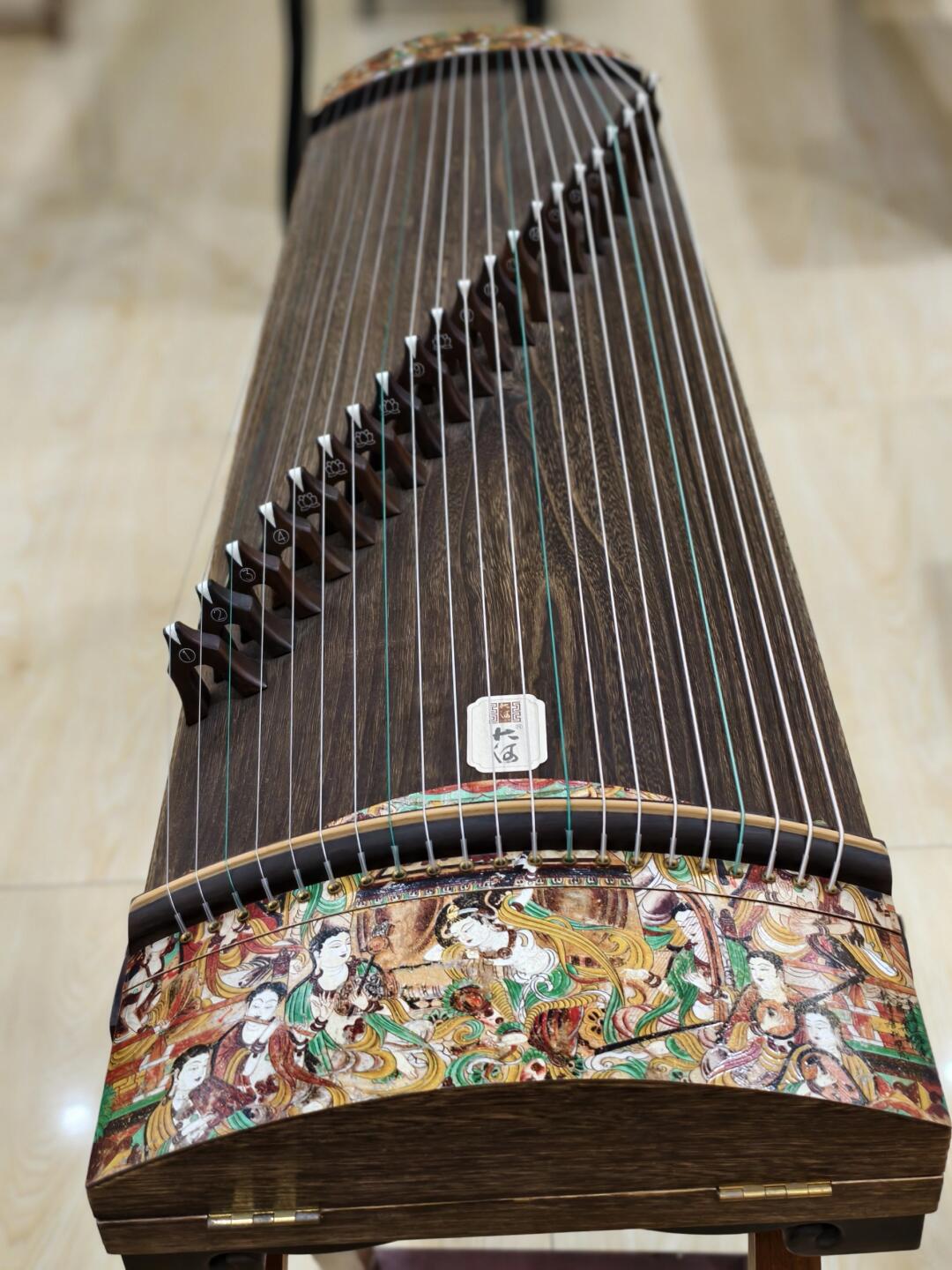 非常独特的一款古筝