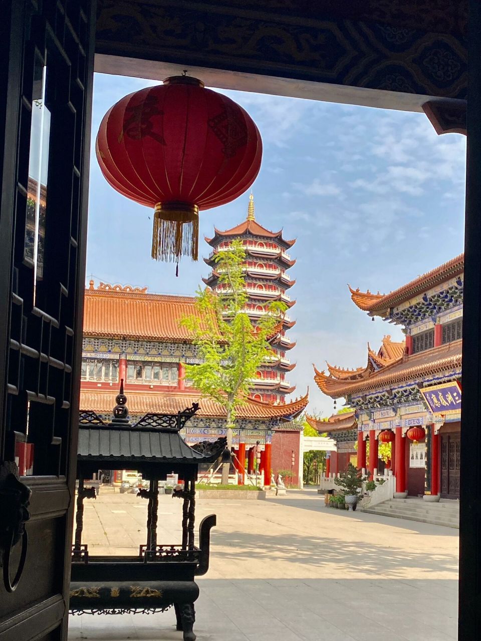 皇罗禅寺 皇罗禅寺,始建于唐朝中叶时期,原名为积善庵,相传清乾隆皇帝