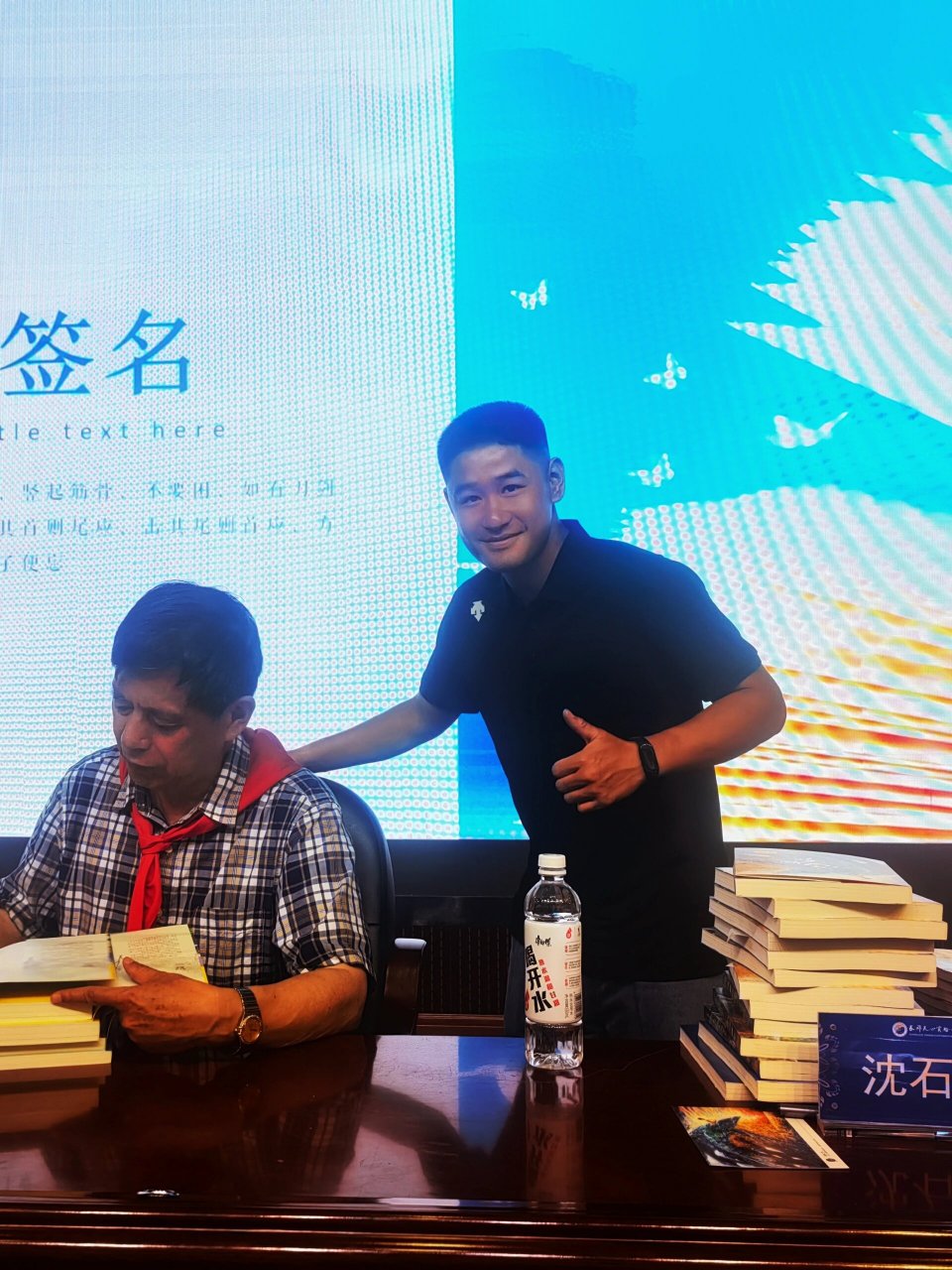 当代动物小说作家沈石溪 标题:让你变身"读书狂魔"!