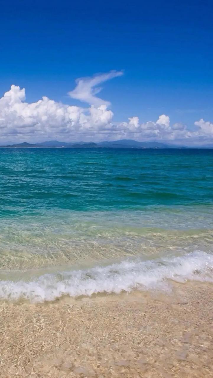 我喜欢大海的广阔, 喜欢大海湛蓝湛蓝的颜色, 喜欢海边舒适的海 