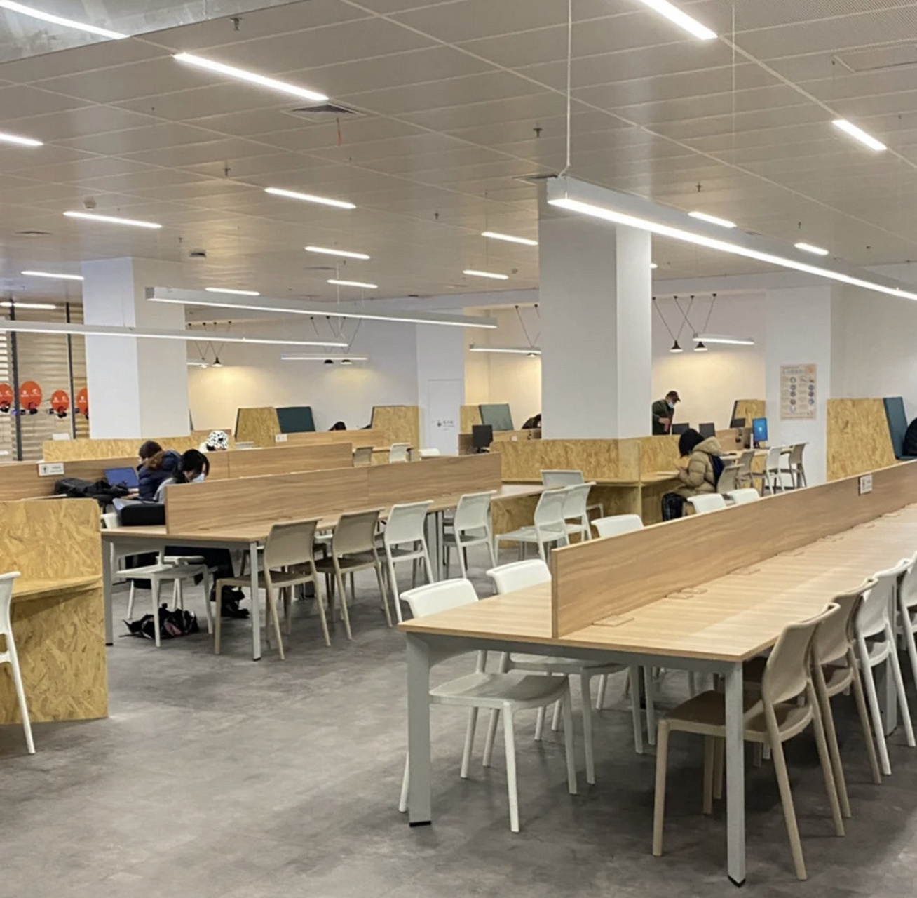 珠海金湾区图书馆不要太漂亮啦 环境好到爆,图书馆人真的也不多,也不