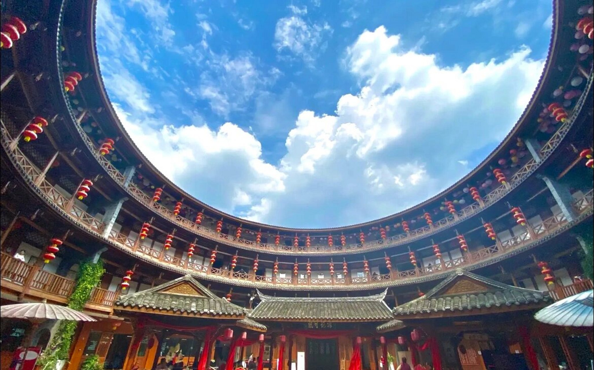 成都洛带古镇|打卡《大鱼海棠》同款土楼, 万万没想到,被电影《大鱼海