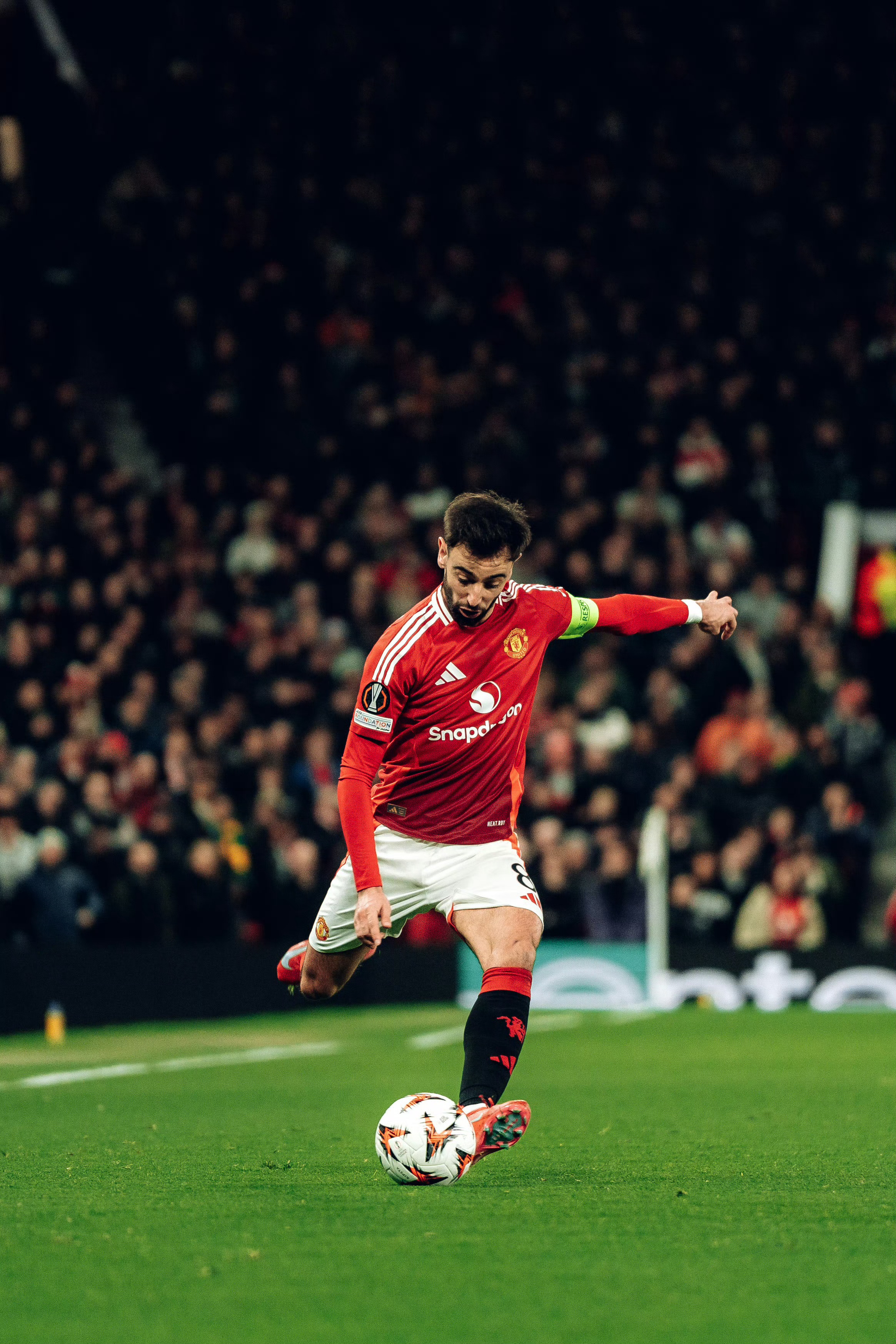 上半场德里赫特禁区犯规,奥亚萨瓦尔点射破门,霍伊伦随后造点,b费主罚