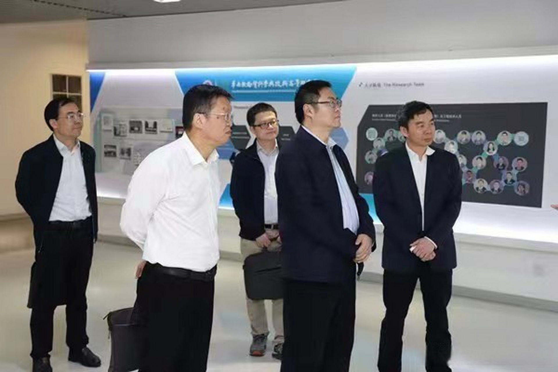 聚焦华园# 财政部科教和文化司副司长马宏兵一行来校调研 详情请戳