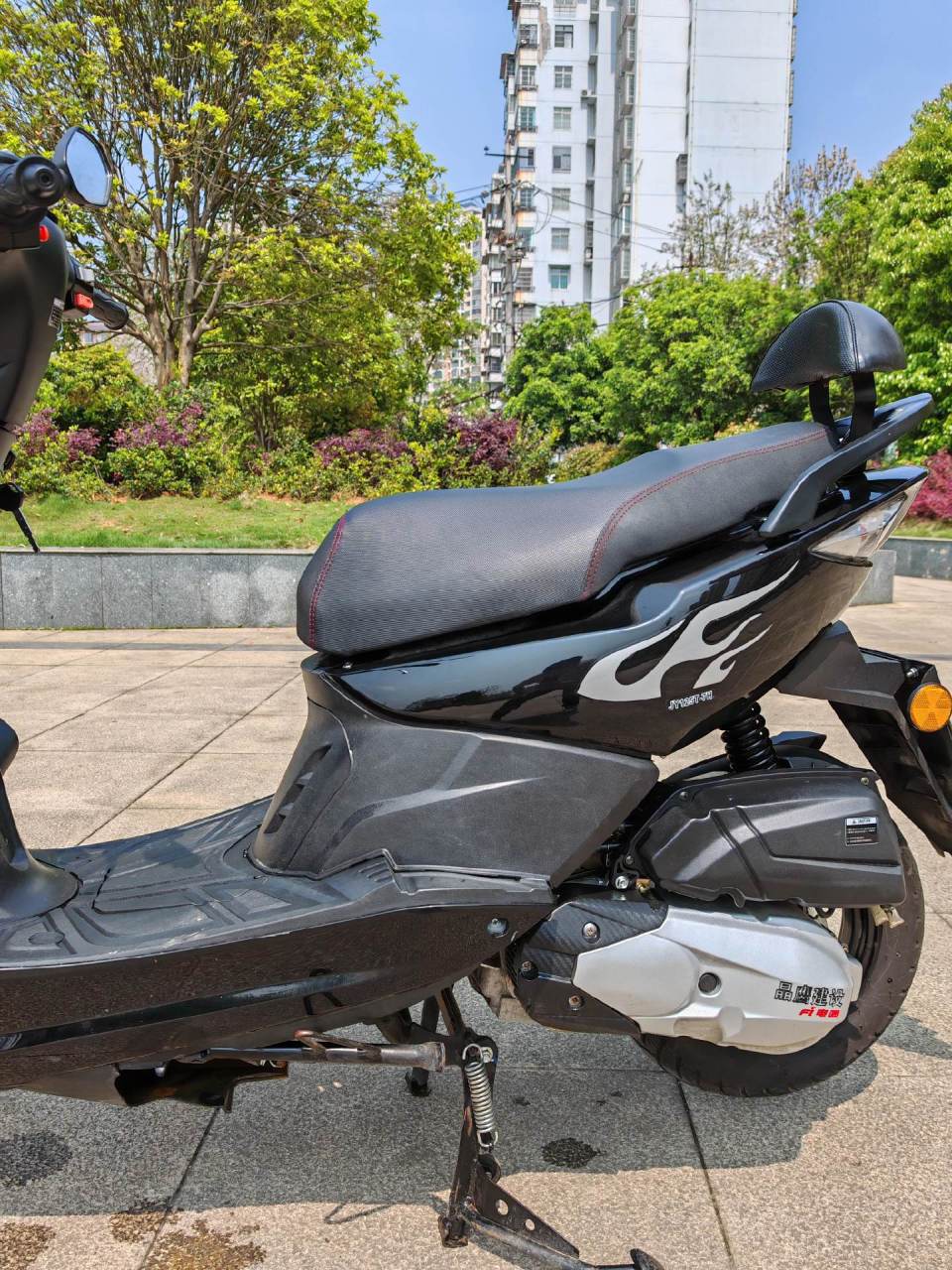 车型:晶鹰建设125摩托车.