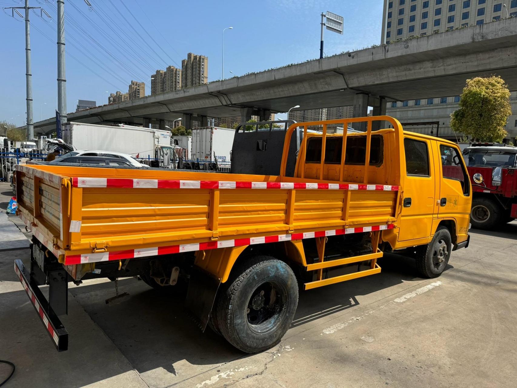 江铃双排座.20年12月,箱长3.2,700轮胎二手卡车