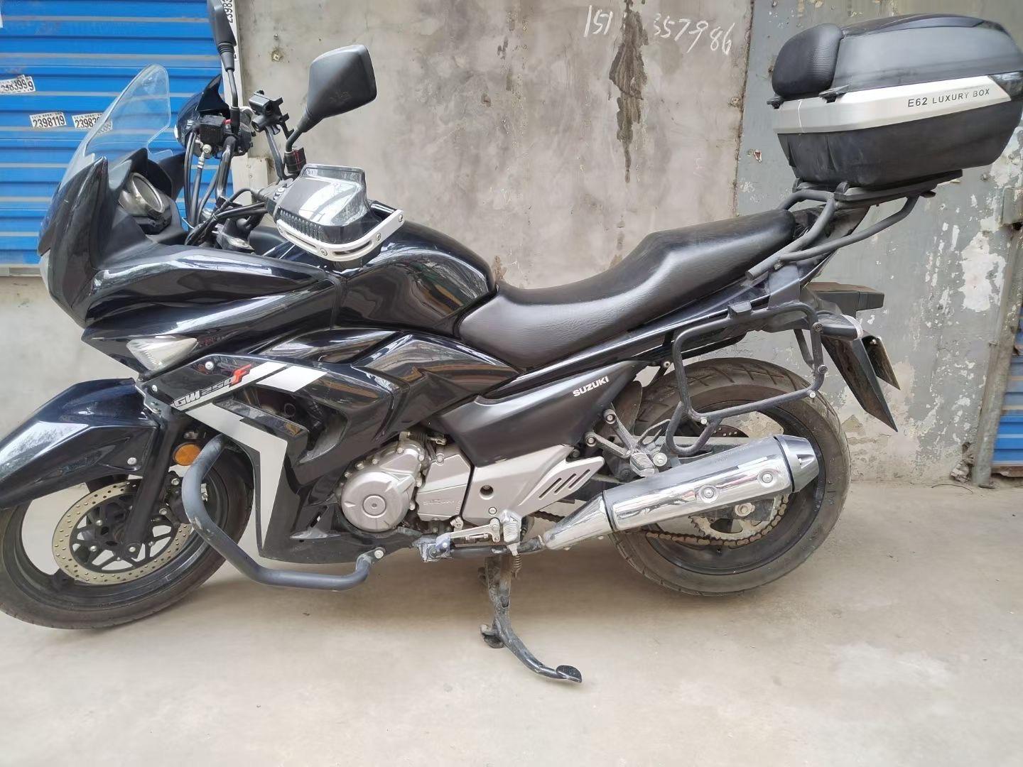 出一台17年铃木gw250f版,车况精品,实表七千公里,无拆无修,发动机小