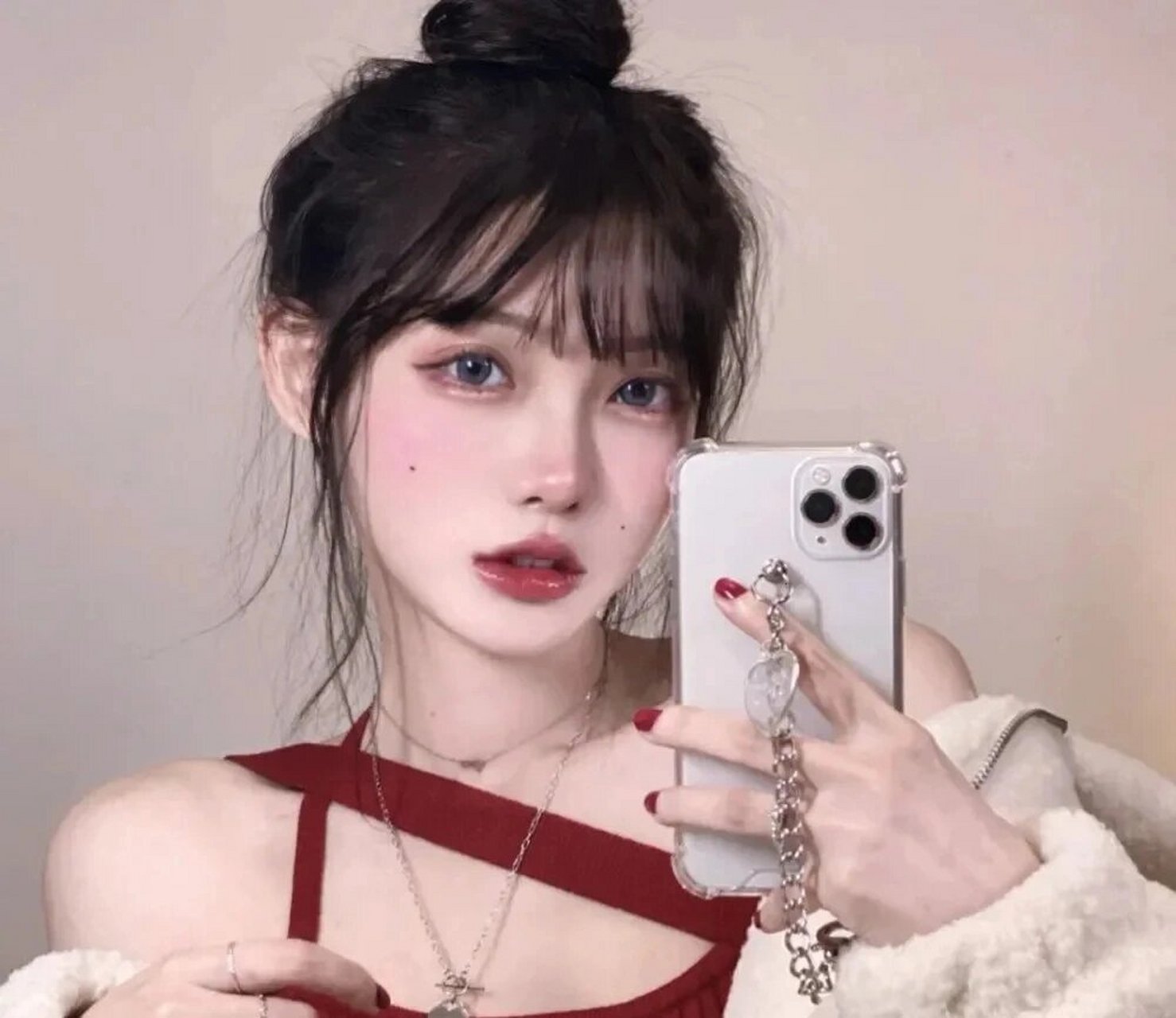 优质女生头像(拿手机的) 第二期女生头像来啦,姐几个又来看头像啦?