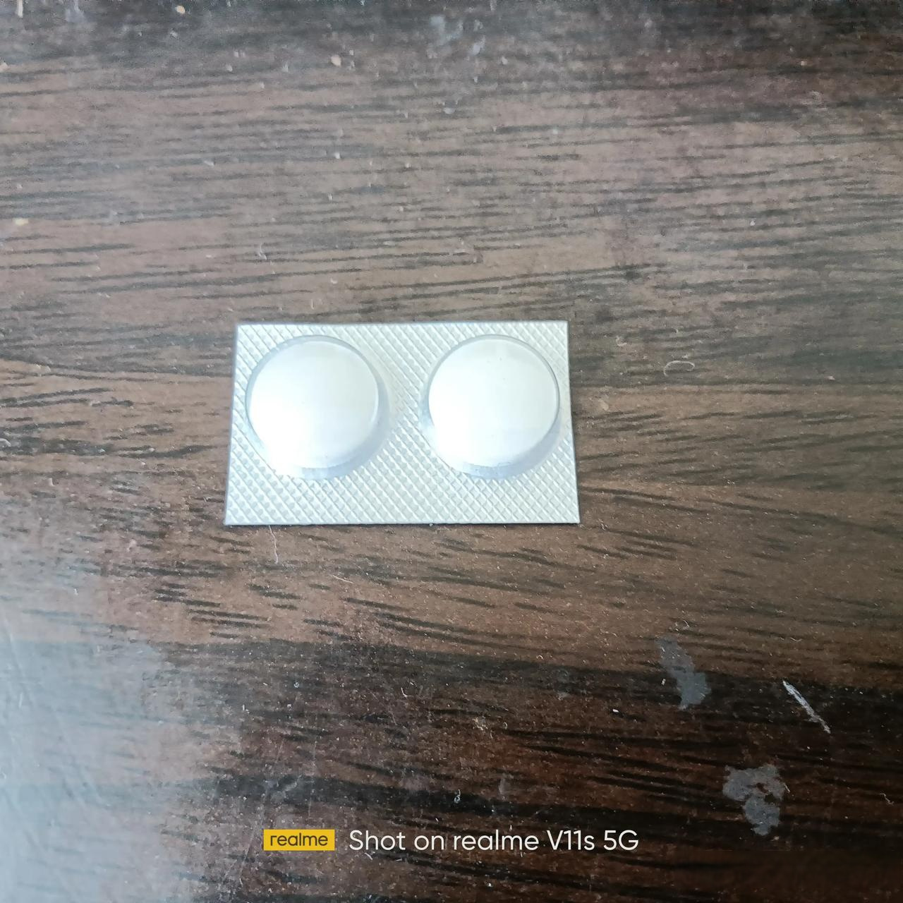 小时候蛔虫药像牛屎的造型(跟喜羊羊与灰太狼里面懒羊羊头顶上那个