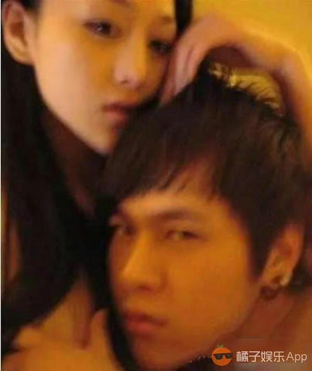 古力娜扎前男友之一的冯铭潮,张馨予是他前女友,"中国小贝"谢晖的前妻