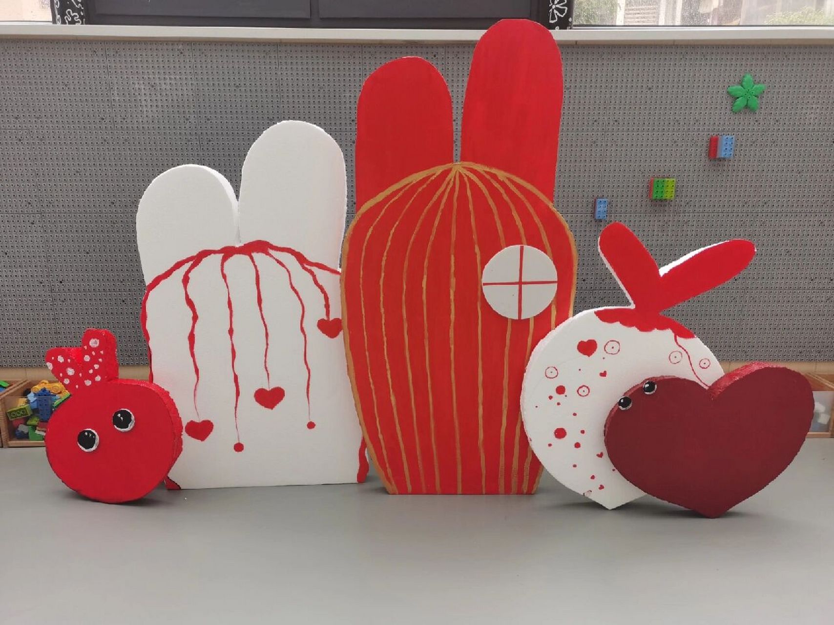 开学幼儿园环创(展架 背景 鞭炮 大兔子) kt板 超轻粘土做展架 鞭炮是