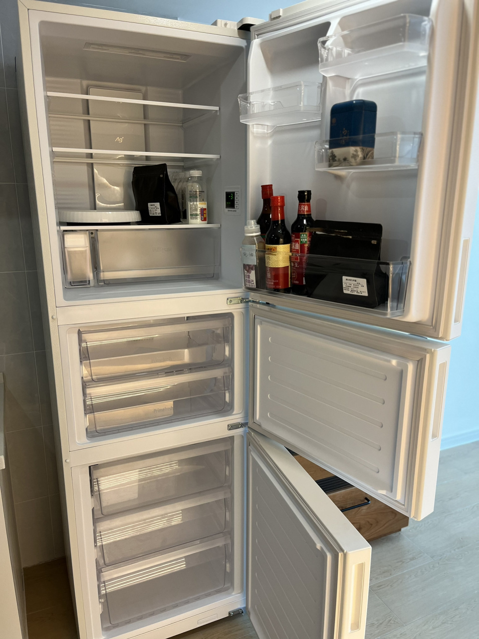 对小户型非常友好的松下303冰箱 1616松下303升冰箱nr-js30ax1-w